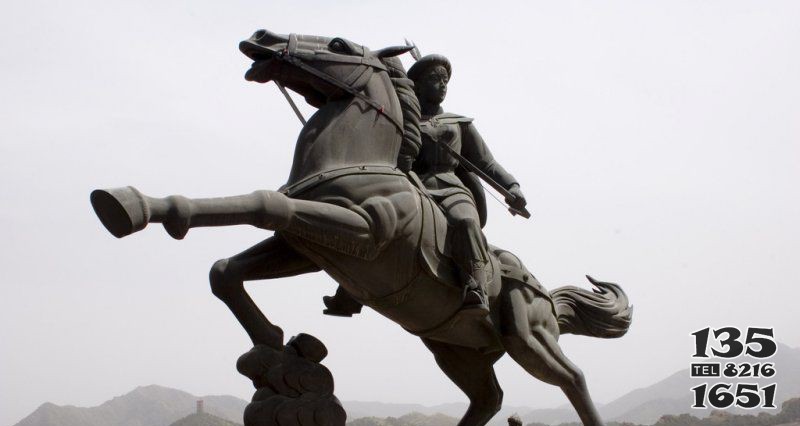 公园骑马的西方人物景观铜雕图片