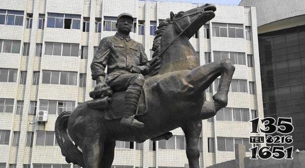 骑马战士广场景观铜雕图片