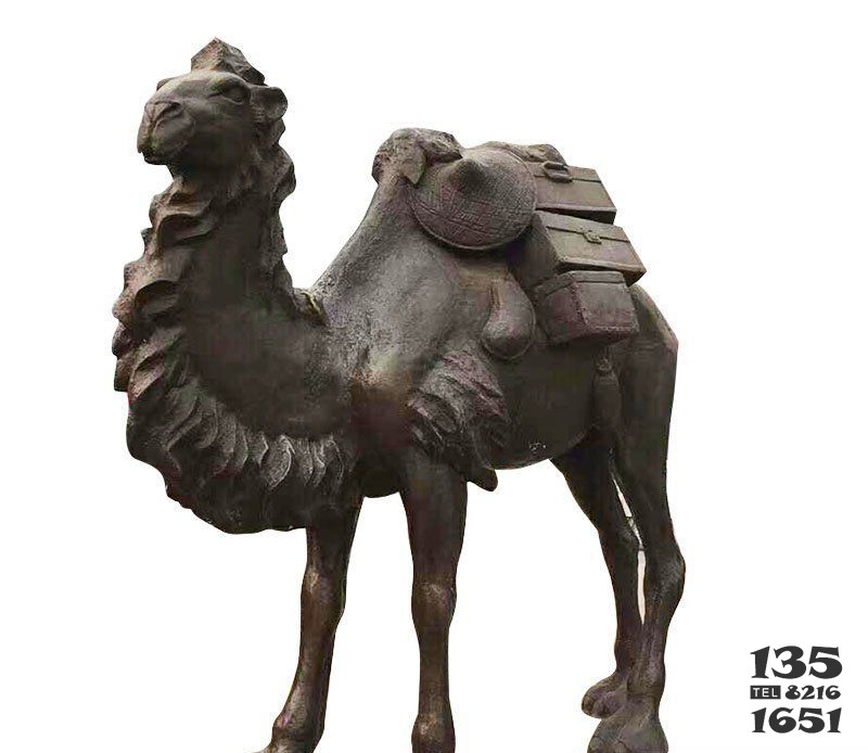 公园动物驮行李的骆驼铜雕图片