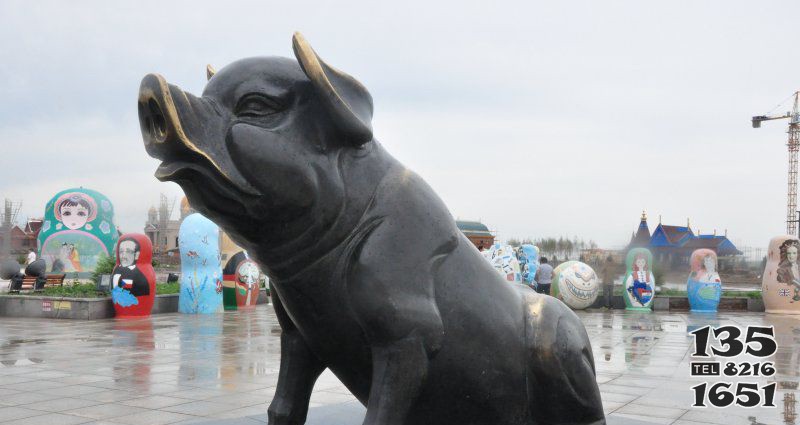 公园猪动物铜雕图片