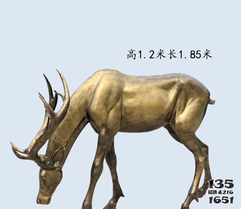 公园动物低头鹿铜雕图片