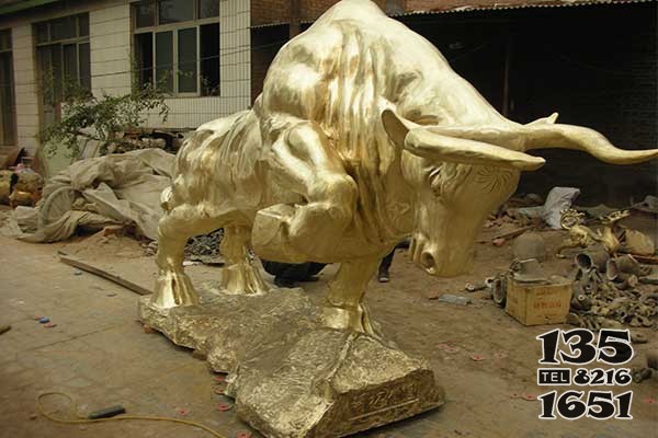 铜雕开拓牛图片