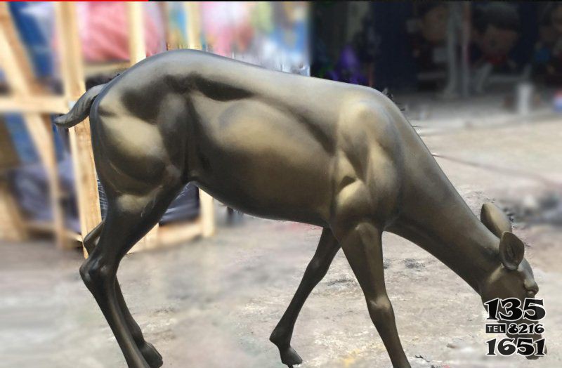广场铜雕梅花鹿动物雕塑图片