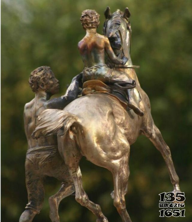 公园学骑马的人物小品铜雕图片