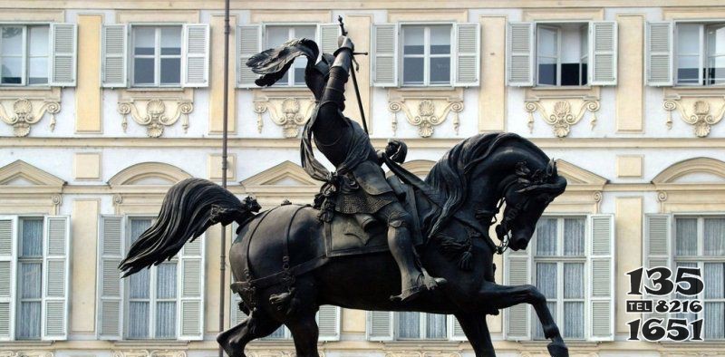 广场骑马的罗马士兵景观铜雕图片