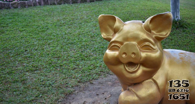 公园小猪动物铜雕图片