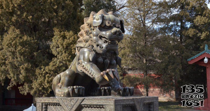 故宫青铜狮子雕塑图片