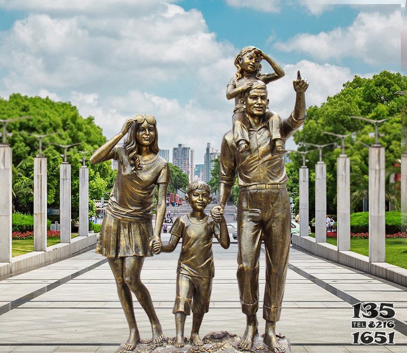 公园逛街幸福一家人铜雕图片