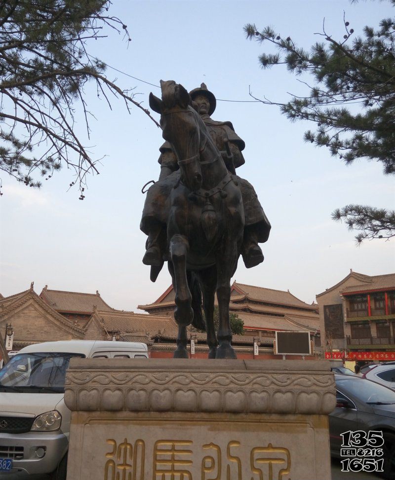 街边骑马的蒙古人物景观铜雕图片
